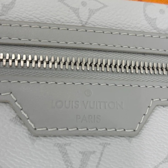 Authentic Louis Vuitton Grey Monogram Canvas Story Double Flat Messenger Bag - Picture 12 of 14